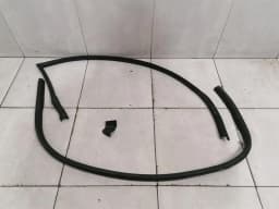 ASTON MARTIN Aston Martin DBS SUPERLEGGERA AM7 Right Door Seal HY53-C20708-AC Door Seals - — thumbnail 2