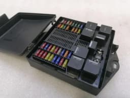 ASTON MARTIN Aston Martin Rapide 10-14 Fuse Box AD43-14A173-AA Fuse Box- — thumbnail 4