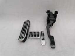 ASTON MARTIN ASTON MARTIN RAPIDE 10-14 THROTTLE PEDAL (ELECTRICAL) 8D33-9F836-AC RIGHT HAND DRIVE RHD- — thumbnail 1