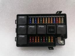 ASTON MARTIN Aston Martin Rapide 10-14 Fuse Box AD43-14A073-AB Fuse Box — thumbnail 3