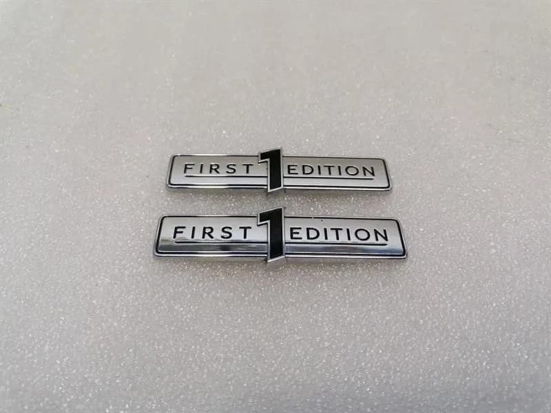 BENTLEY BENTAYGA 36A MK2 36A853683L Scratched Emblem Scratched FIRST EDITION -