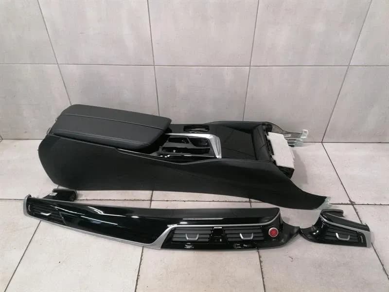 BMW BMW F90 G30 M5 Armrest 8093859 RHD Extended LEATHER Center Armrest Armrest-