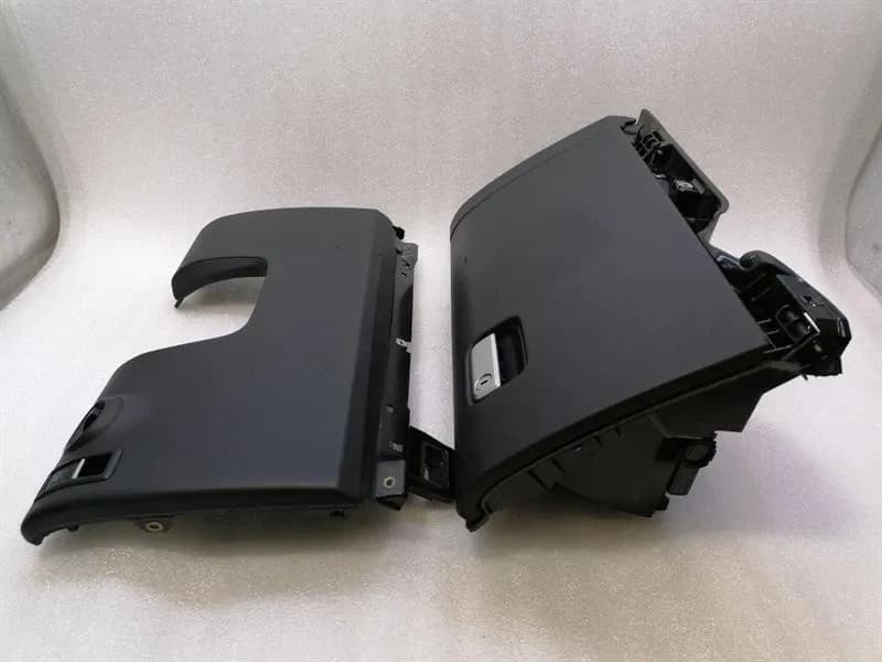 PORSCHE Porsche Cayenne 958 92A Glovebox 7P5857095B Glove Box 7P5858903B Faulty-