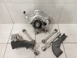 PORSCHE Porsche 911 991 GT3RS Mk1 Left Rear Hub 99133161181 Wheel Bearing Housing Rear Li- — thumbnail 1