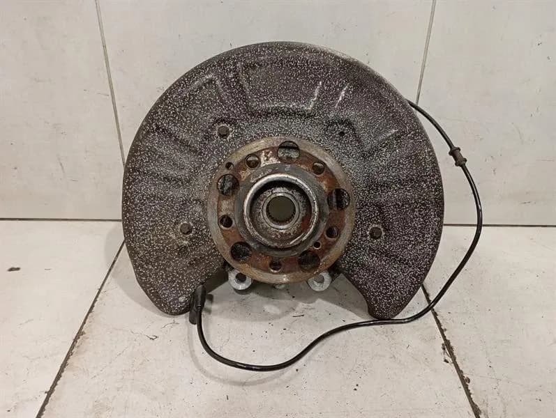 MERCEDES-BENZ Mercedes C63 AMG W205 Left Rear Hub A2053501514 Wheel Bearing Housing Rear Left -