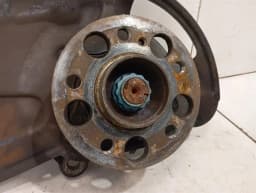 MERCEDES-BENZ Mercedes C63 AMG W204 Left Front Hub A2043324101 M156 Wheel Bearing Housing Front Li- — thumbnail 4