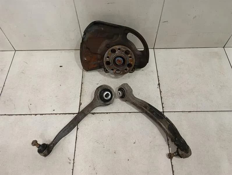 MERCEDES-BENZ Mercedes C63 AMG W204 Left Front Hub A2043324101 M156 Wheel Bearing Housing Front Li-