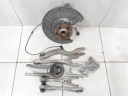 MERCEDES-BENZ Mercedes C63 AMG W205 Right Rear Hub A2053501614 Wheel Bearing Housing Rear Re SET- — thumbnail 3