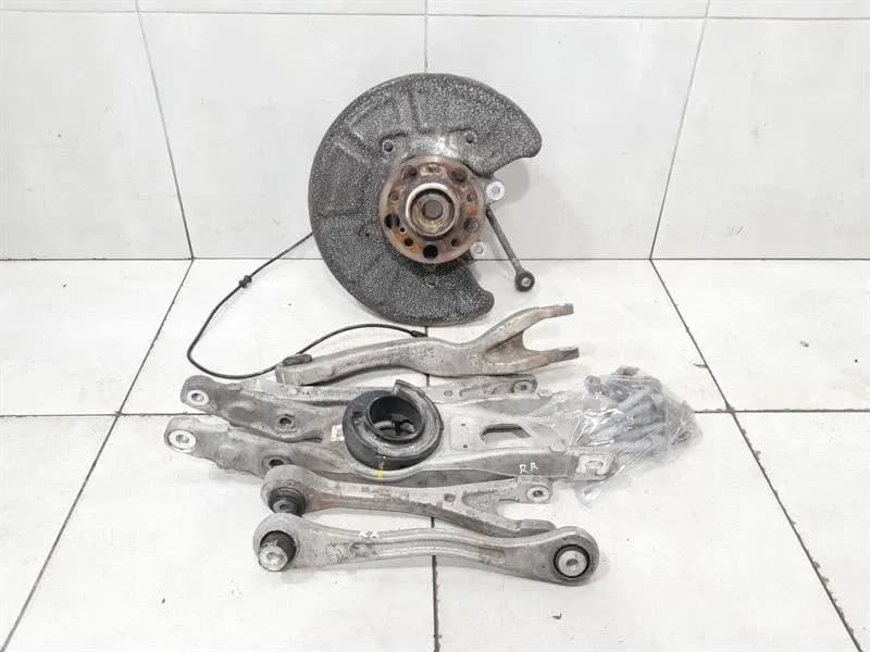 Mercedes C63 AMG W205 Right Rear Hub A2053501614 Wheel Bearing Housing Rear Re SET-
