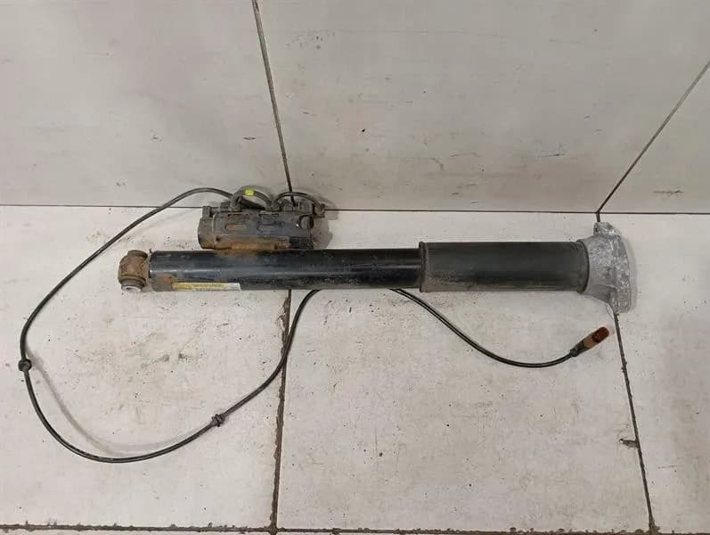Mercedes W205 Coupe AMG Shock Absorber RLH A2053206402 Rear Shock Absorber -