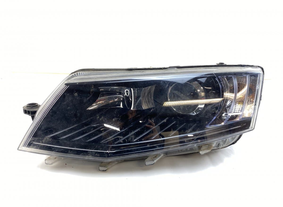 SKODA 130702425800 Headlight left SKODA OCTAVIA III (5E) (2012-2019)