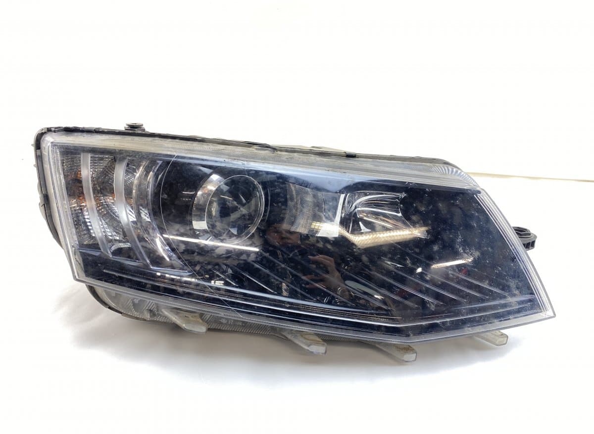 SKODA 130702425100 Headlight right SKODA OCTAVIA III (5E) (2012-2019)