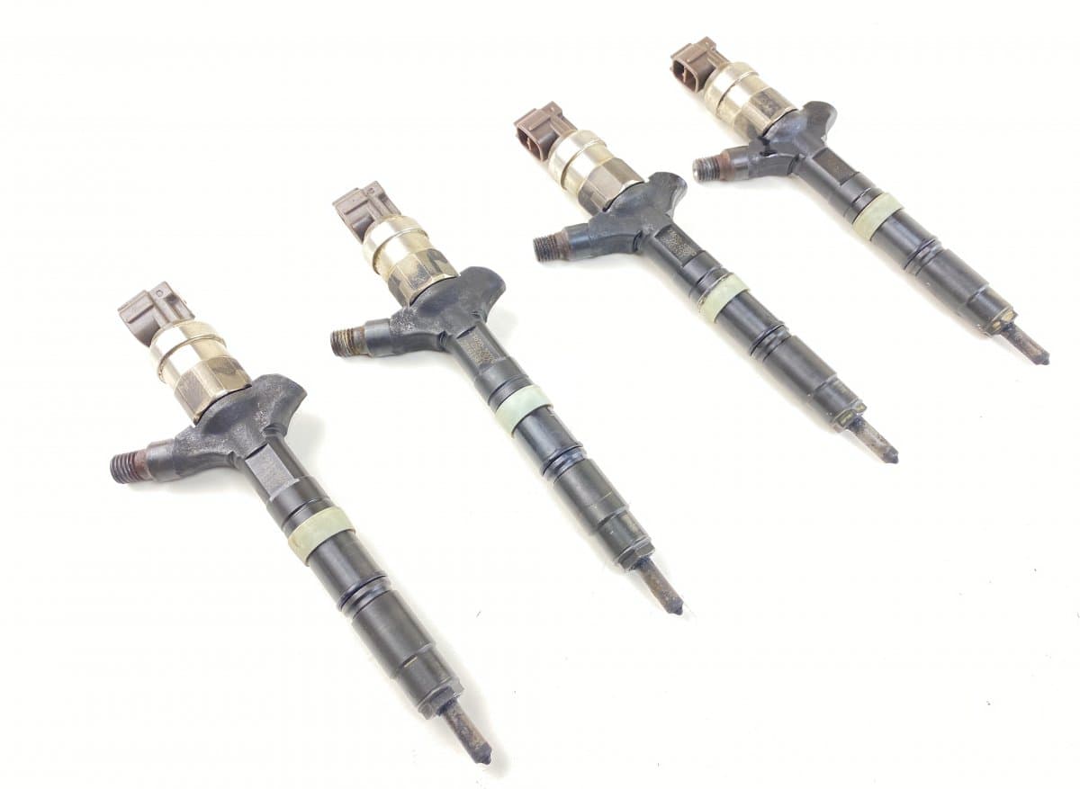 TOYOTA 2367039025 Fuel injector set TOYOTA LAND CRUISER 120 (2002-2009)