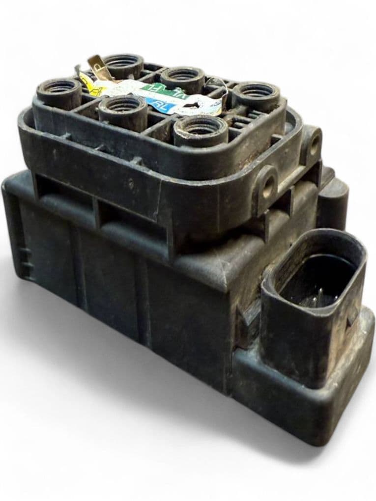MERCEDES-BENZ A2123200358 2123200358 Air suspension valve block MERCEDES-BENZ E-CLASS (W212) (2009-2016)