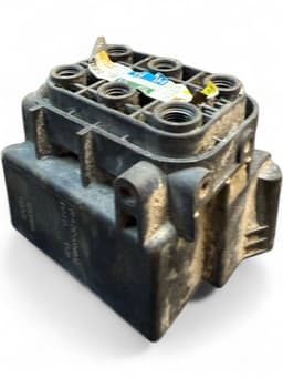 MERCEDES-BENZ A2123200358 2123200358 Air suspension valve block MERCEDES-BENZ E-CLASS (W212) (2009-2016) — thumbnail 3
