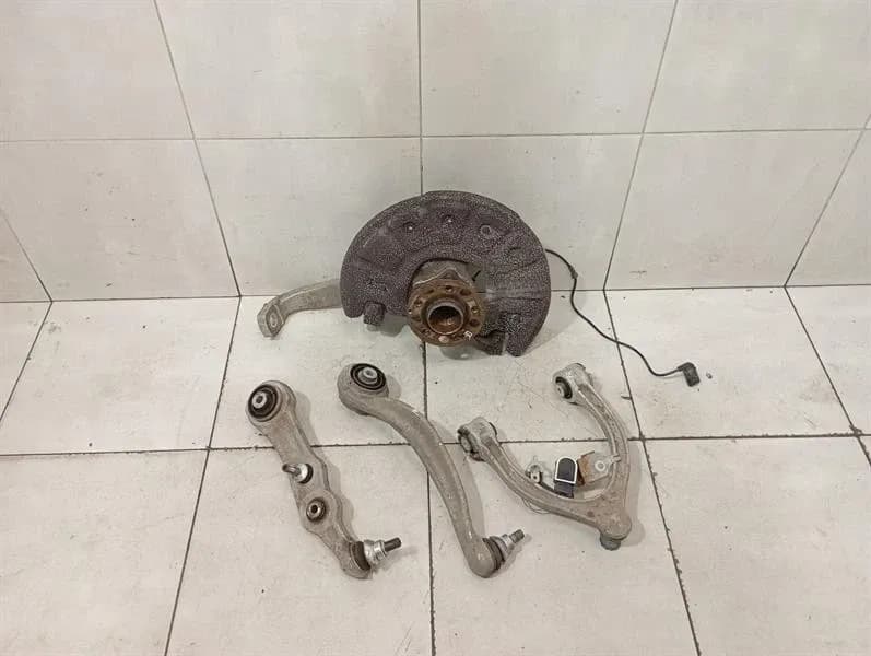 MERCEDES C63 AMG W205 Right Front Hub A2053325200 Wheel Bearing Housing Front Re SET-
