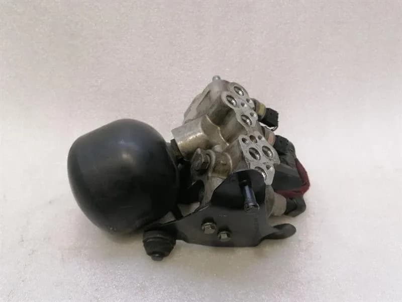 Mercedes S63 AMG W221 Front ABC Hydraulic Valve A2213200258 Hydraulic Valve-