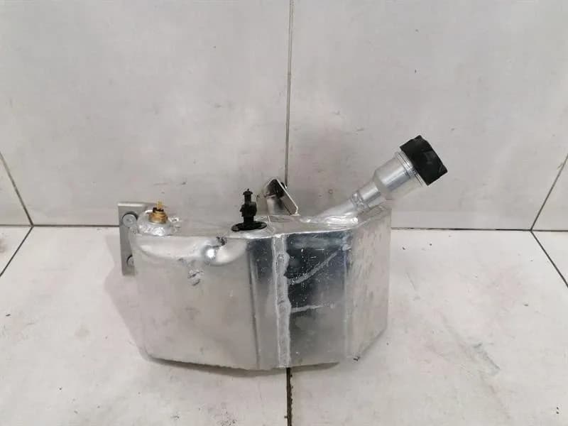 Ferrari Purosangue F175 suspension oil tank with defects 913873 reservoir -
