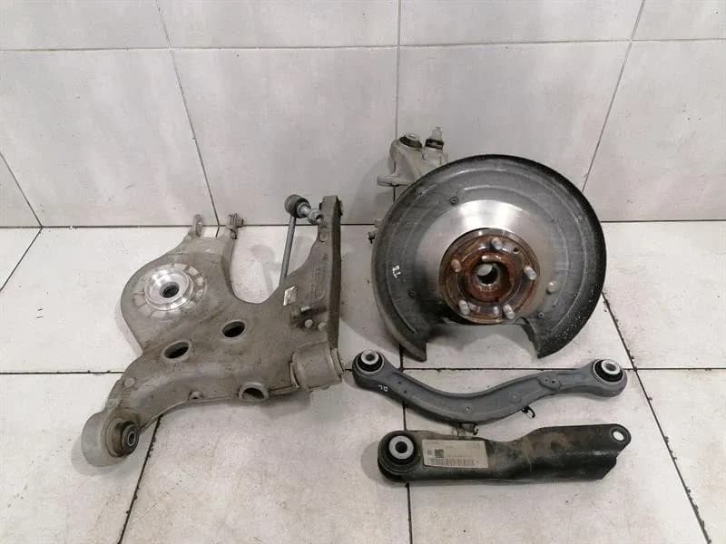 LAND ROVER Range Rover Sport L494 Left Rear Hub LR043594 Wheel Bearing Housing Rear Left -