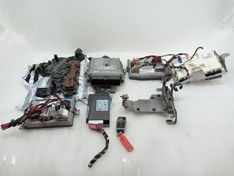 MERCEDES-BENZ MERCEDES C63 AMG M177 W205 Engine ECU A1779004500 SET Engine ECU FACELIFT-
