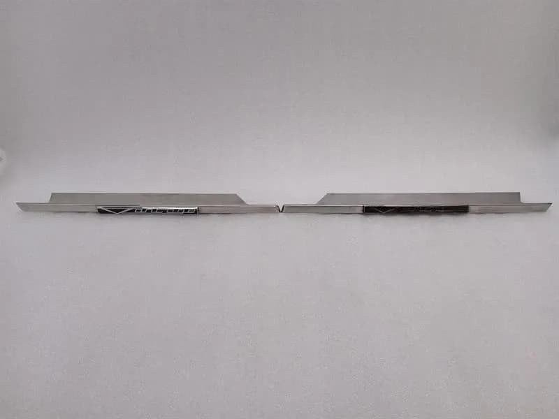 ASTON MARTIN ASTON MARTIN VANTAGE AM SERIES 3 1973-1978 FENDER WING MOULDINGS L+R-