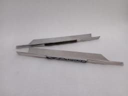 ASTON MARTIN ASTON MARTIN VANTAGE AM SERIES 3 1973-1978 FENDER WING MOULDINGS L+R- — thumbnail 3