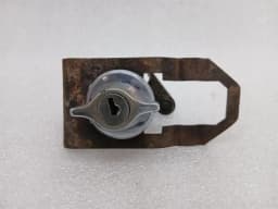 ASTON MARTIN Aston Martin Vantage AM Series 3 1973-1978 Boat Lock Tailgate Lock- — thumbnail 3