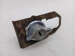 ASTON MARTIN Aston Martin Vantage AM Series 3 1973-1978 Boat Lock Tailgate Lock- — thumbnail 4