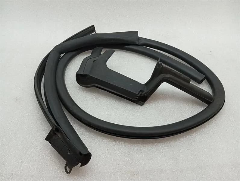 Audi R8 Type 42 V10 5.2 Spyder Right Door Seal 427831708 Right Door Seals -