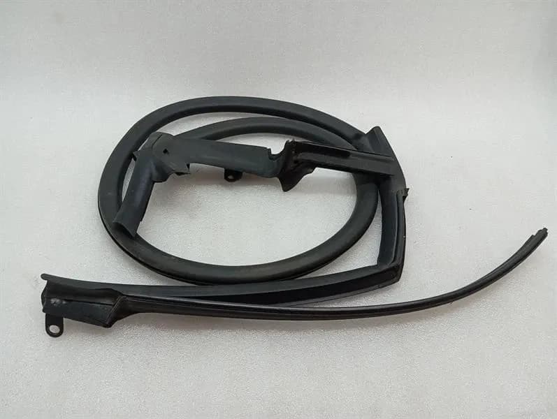 Audi R8 Type 42 V10 5.2 Spyder Left Door Seal 427831707 Left Door Seals -