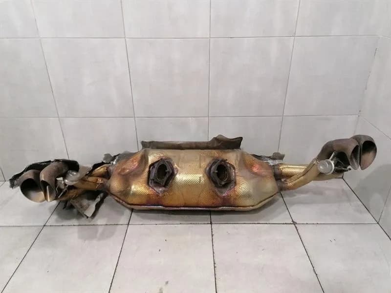 AUDI Audi R8 4S V10 RWD exhaust silencer 4S0251051F defects exhaust silencer-