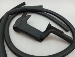 AUDI Audi R8 Type 42 V10 5.2 Spyder Right Door Seal 427831708 Right Door Seals - — thumbnail 3