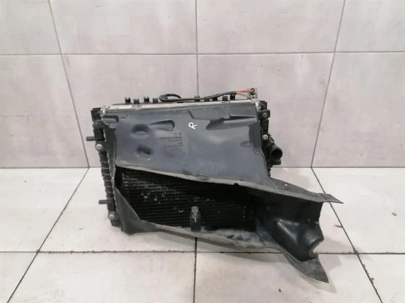 AUDI Audi R8 4S V10 RWD Right Radiator Pack 4S0121252B Right Radiator Pack -