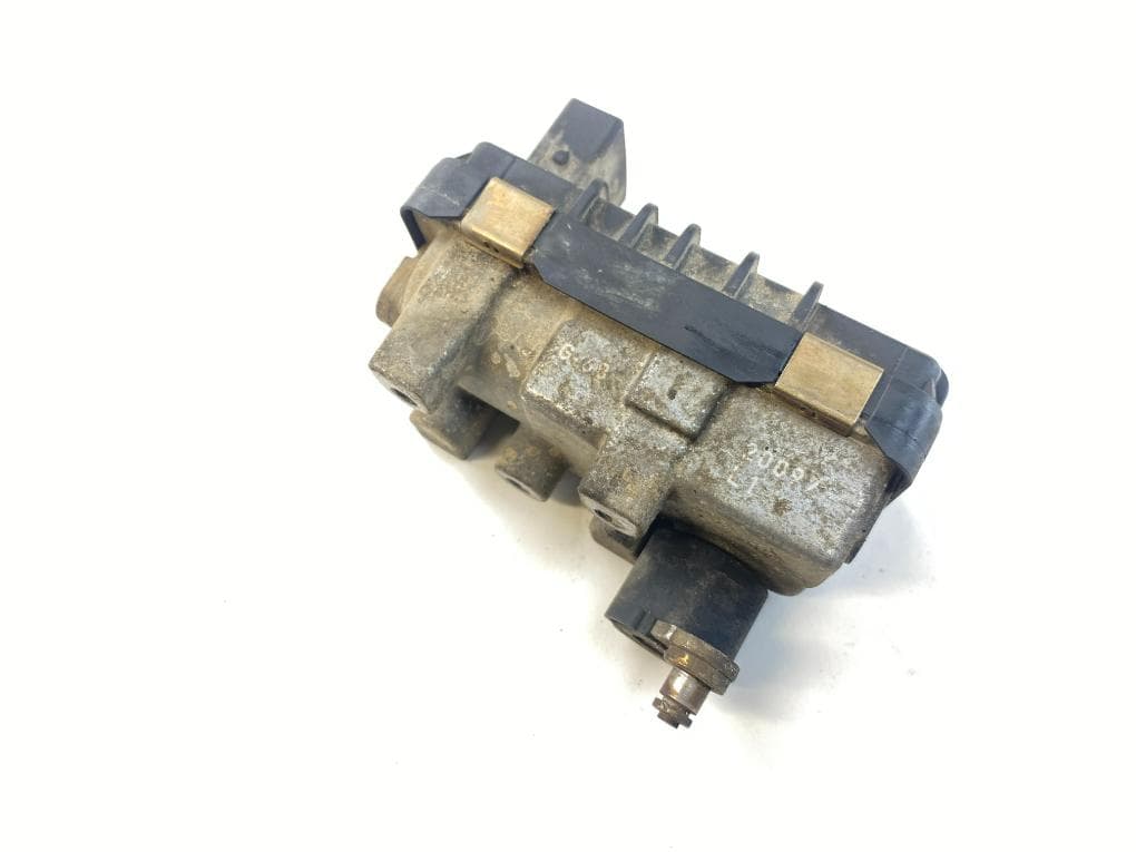 MERCEDES-BENZ G68 G-68 Turbocharger control valve / actuator MERCEDES-BENZ GL-CLASS (X164) (2006-2012)