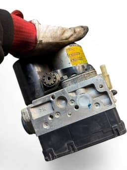 LEXUS 4451030260 4405053060 ABS hydraulic unit / pump LEXUS IS II (XE20) (2005-2013) — thumbnail 8