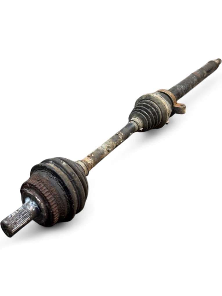 VOLVO 8252049 Drive Shaft Front Right VOLVO V70 II / XC70 I (P80) (2000-2007)
