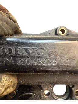 VOLVO 30743258 30743259 Cylinder head valve cover VOLVO V70 II / XC70 I (P80) (2000-2007) — thumbnail 9