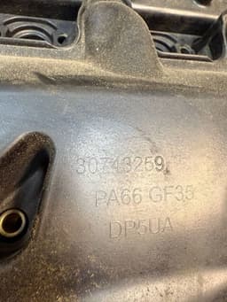 VOLVO 30743258 30743259 Cylinder head valve cover VOLVO V70 II / XC70 I (P80) (2000-2007) — thumbnail 8