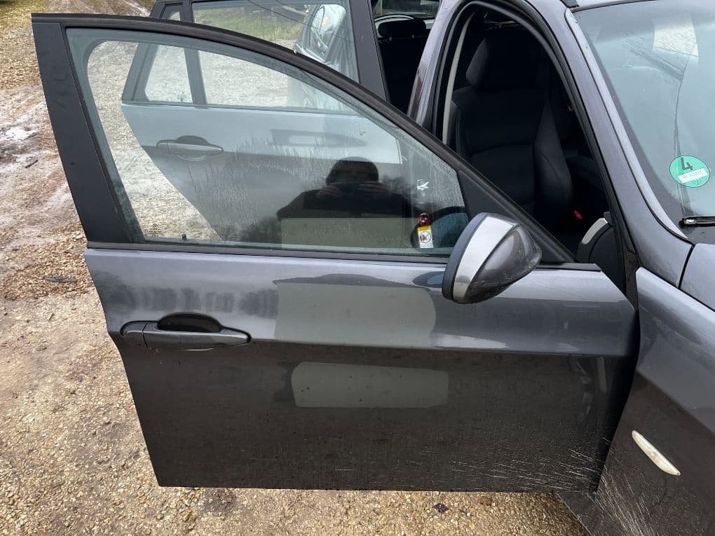 BMW Door Front Right BMW 3 (E90, E91, E92, E93) (2005-2011)