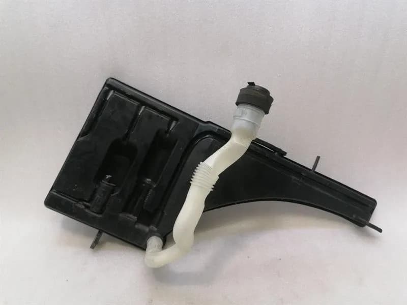 Maserati Ghibli M157 washer fluid reservoir 670105311 washer fluid tank -