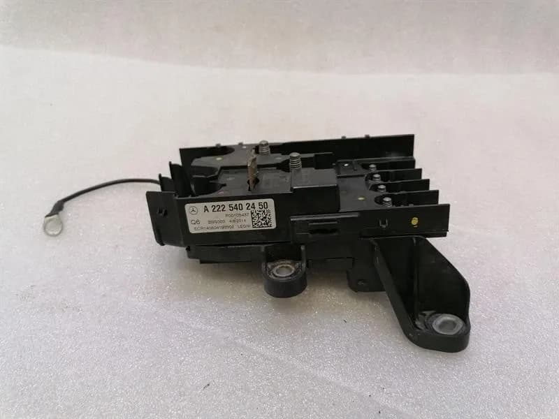 Mercedes S-Class W222 Fuse Box A2225402450 Fuse Box-