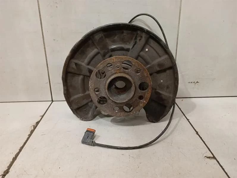 MERCEDES-BENZ Mercedes SLK R172 Left Rear Hub A1723507700 Wheel Bearing Housing Rear Left -