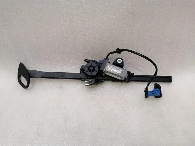 MERCEDES-BENZ Mercedes C Class W205 Seatbelt Feeder A2058600182 Seat Belt Retainer Actuator Left-