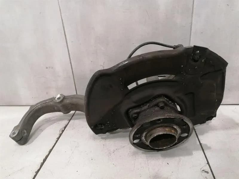 Mercedes S-Class W222 Right Front Hub A2223322001 Wheel Bearing Housing Front Right-