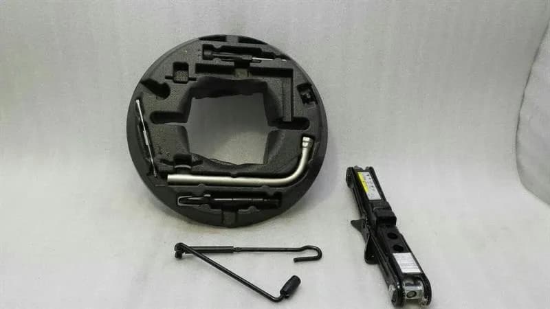 AUDI Audi A4 8W Tool Kit 8W0011031B Tool Kit Jack-