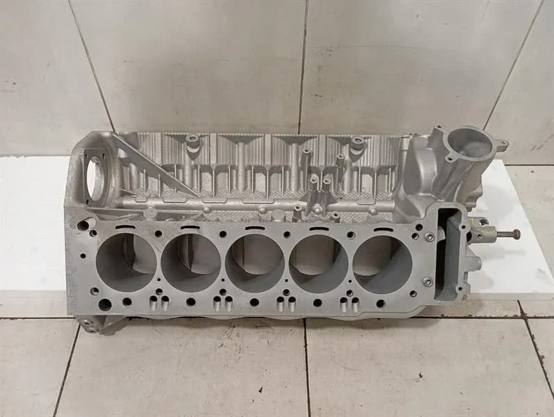 BMW BMW M5 M6 E60 E63 V10 Engine Block S85B50 Motorblok 5.0 V10-