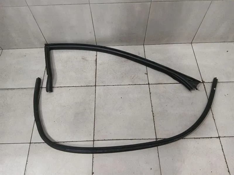 FERRARI Ferrari Roma F169 door seal 783106 RH door seals right-