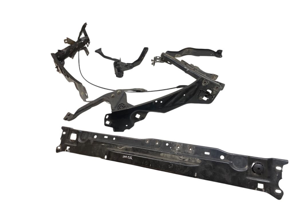 MERCEDES-BENZ A2046200591 A2046200691 Headlight mounting/bracket, set MERCEDES-BENZ C-CLASS (W204) (2007-2013)