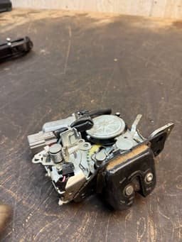 LANCIA 04589581AK K04589581AK 04589581AL K04589581AL Bootlid / tailgate lock LANCIA VOYAGER (404) (2011-2016) — thumbnail 3