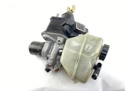 MERCEDES-BENZ 0204021687 0204024105 0204251302 Brake Master Cylinder MERCEDES-BENZ SL-CLASS (R230) (2001-2012) — thumbnail 2